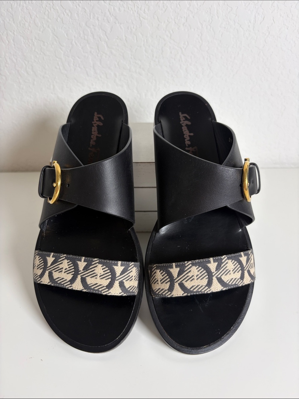 Salvatore Ferragamo Cassie Flat Gancio Slide Sandals size 6